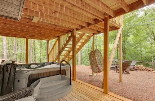 Dadeville House | Family-Friendly Dadeville Cabin w/Hot Tub & Porch
