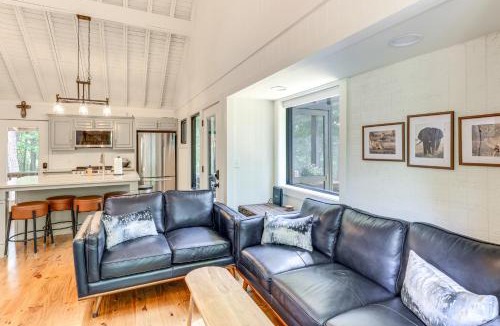 Dadeville House | Family-Friendly Dadeville Cabin w/Hot Tub & Porch