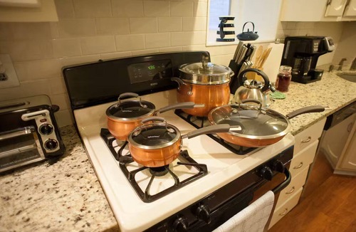 South Baltimore House | Family-Friendly Federal Hill Townhome 3BR 2BA 2 car Parking Walkable Near BWI
