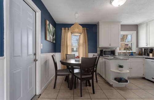 Olathe House | Family Friendly Home with King Beds and No Stairs