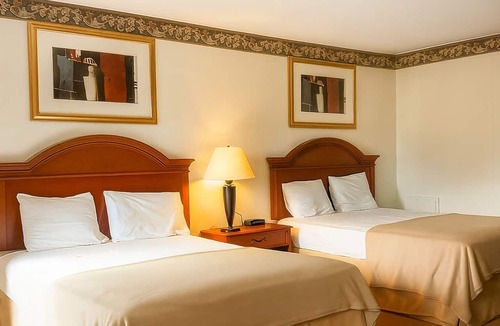 Campbelltown Hotel | Family-Friendly Inn | Minutes to Palmyra Bowling Alley | Free Breakfast