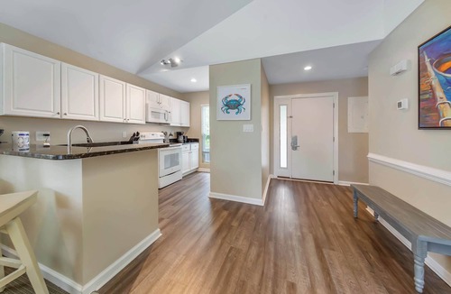 Fairfield Harbour Apartment | Family Friendly Lakefront Condo- Pools, Fishing & Fun in New Bern!