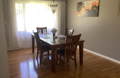 Dubuque House | Family friendly spacious with jacuzzi & fireplace!