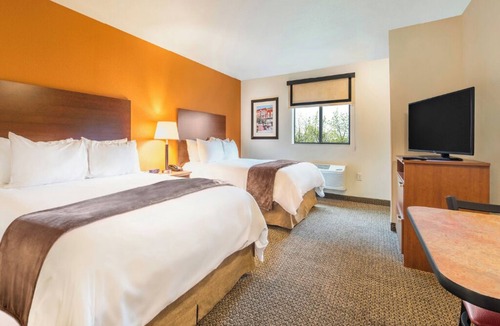 Bismarck Hotel | Family-Friendly Stay with Full Kitchen, Minutes from Attractions