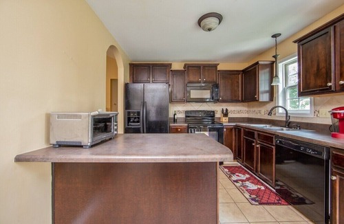 Fayetteville House | Family Friendly w/Fenced Yard and EV Charger!