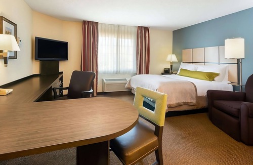 Mount Laurel Hotel | Family Fun at The Funplex! Full Kitchen, FREE Parking, Pet-friendly Property
