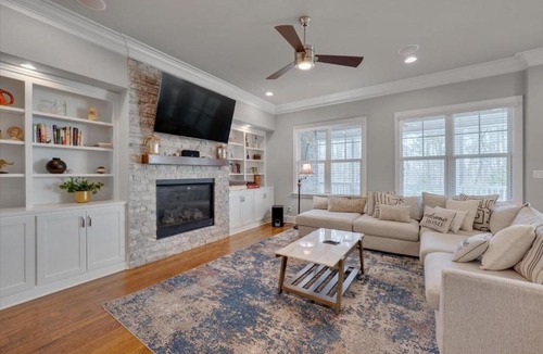 Durham House | Family Fun - Cozy Movie and Game Room - Huge Yard - Pets