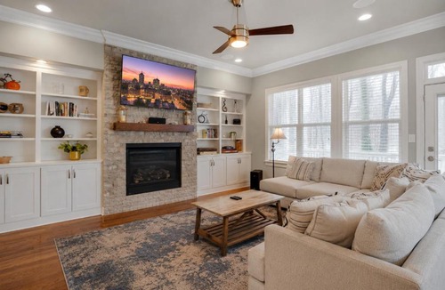 Durham House | Family Fun - Cozy Movie and Game Room - Huge Yard - Pets