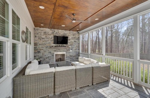 Durham House | Family Fun - Cozy Movie and Game Room - Huge Yard - Pets