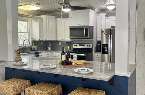 Dadeville House | Family Fun Lakehouse. Dock. Boat Ramp. Game Room. Firepit. Kayaks. Paddleboat.