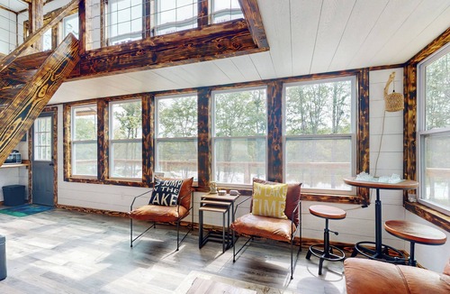 Cedar Bluff House | Family Fun! Riverside Home w/Fire Pit
