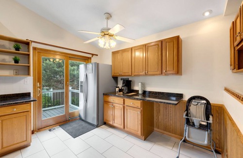 Streamwood House | Family Haven in Streamwood | Ideal for Stay Long