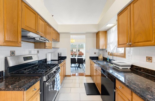 Streamwood House | Family Haven in Streamwood | Ideal for Stay Long