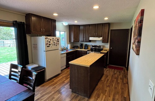 Cedar Rapids House | Family Home in Quiet Neighborhood