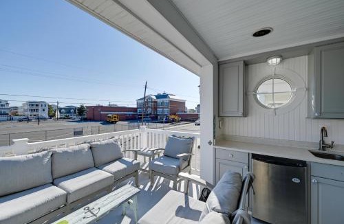 Beach Haven House | Family Home w/5 Decks! Fantasy Island Down Street