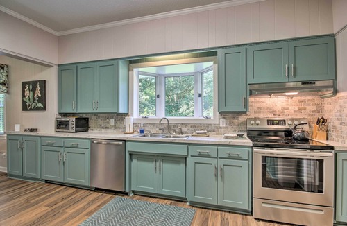 Lexington Cottage | Family Home w/Fire Pit, 2 Mi to Lake Access