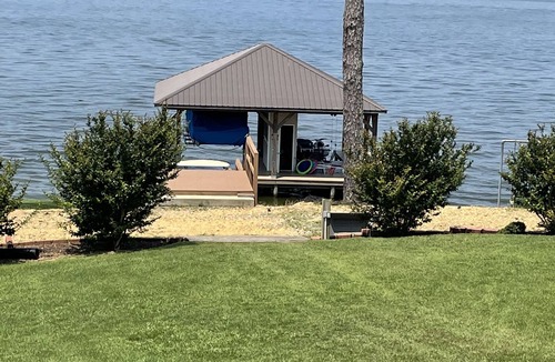 Centre House | Family Lake House for boating & fishing