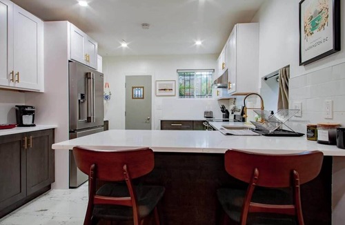 Truxton Circle Apartment | ⚜ Fancy 1-BR in Central Location ⚜