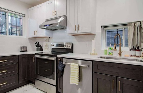 Truxton Circle Apartment | ⚜ Fancy 1-BR in Central Location ⚜