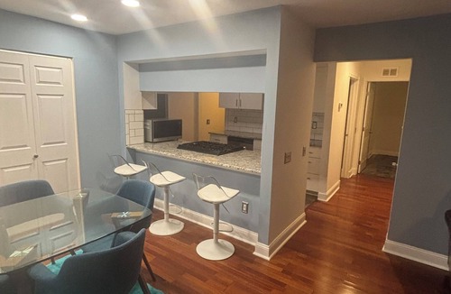 Newark Condo | Fantastic 2-bedroom condo with AC in vibrant Newark. WiFi with 65 inch smart TV