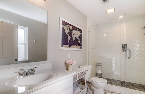 Milwood House | Fantastic getaway near downtown with free WiFi, backyard, Central AC & W/D