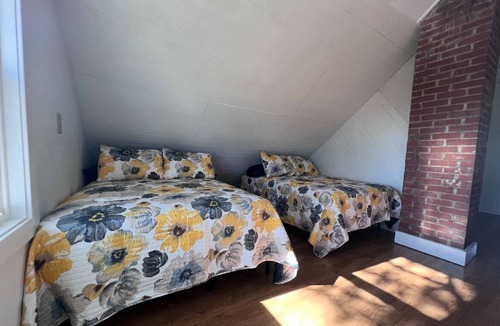Savanna House | Farm Fresh Escape! 3BR Rural Retreat with Modern Amenities – Savanna, IL