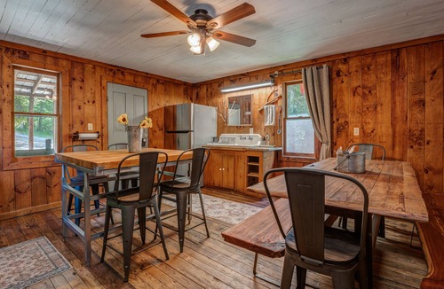 Talking Rock House | Farm House at Kaluna Farm Retreat