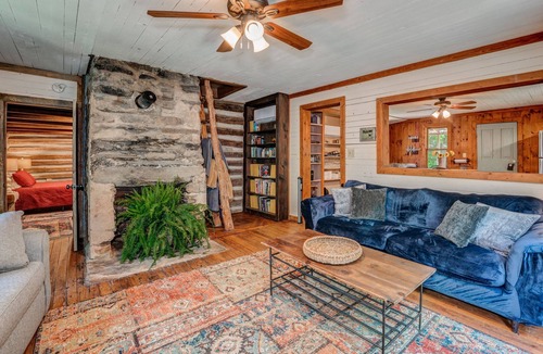Talking Rock House | Farm House at Kaluna Farm Retreat