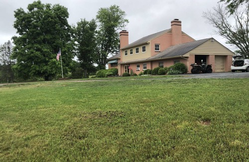 Mineral House | Farm stay with great outdoor views and modern amenities