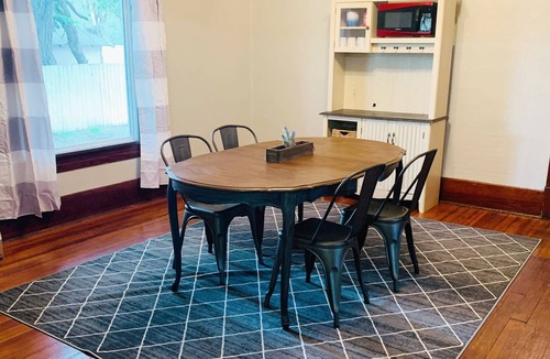 Cunningham House | Farmhouse Getaway- Located between Pratt & Kingman easy access to HWY 54