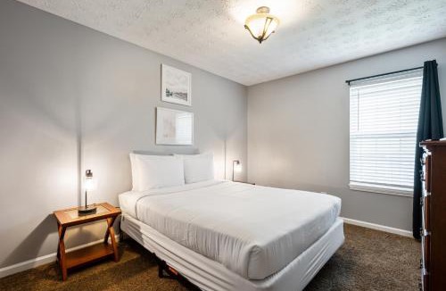 Emerson House | Fenced BKYD & Firepit 1 Mile To Lakepoint Sports