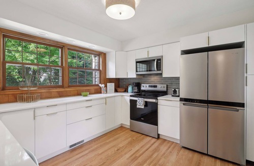 Burnsville House | Fenced, Mid-Century Modern Gem Near Mall of America & Zoo