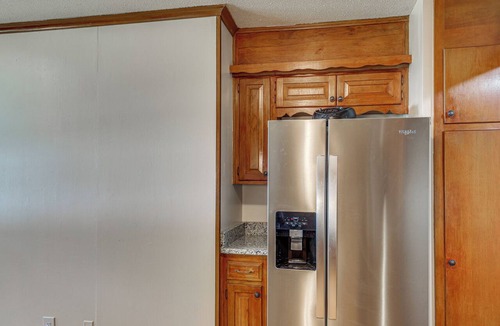 Shawnee Cottage | Fenced Yard & Patio! Shawnee Getaway 2 Mi to Dtwn