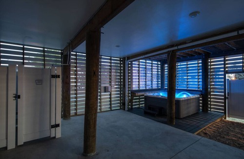 Edgewater Acres House | Fenwick on Bay mins to beach. Hot tub, Game Rm!