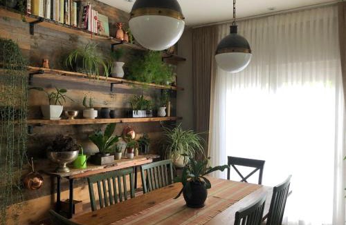 West Side Villa | FIFA Stay Stylish Craftsman Retreat Near Transit