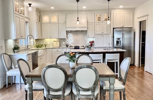 Grimes House | Fire pit, Outdoor Eating & Grill, Coffee Bar, King Bed, Home Gym, Sauna