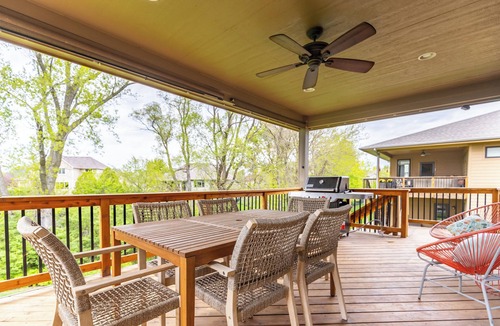 Grimes House | Fire pit, Outdoor Eating & Grill, Coffee Bar, King Bed, Home Gym, Sauna
