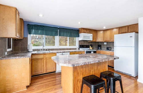 Ridgeway Cabin | Fireplace, Wraparound Deck, & WiFi at Chalet Cabin