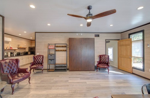 Ashland Cabin | Fireside Cabin w/Hot Tub. 2 Bedrooms w/3 Queen Beds. Spacious
