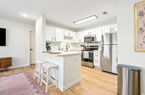 Auburn Condo | First Floor 3 BR Condo ~ Newly Renovated, Sleeps 8