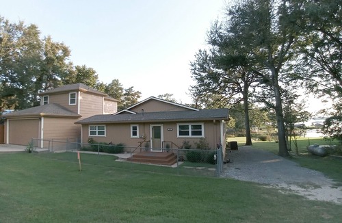 Jewett House | Fisherman’s Getaway with Sunset Views & Room for 11