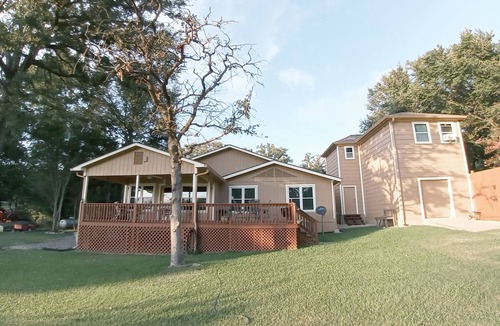 Jewett House | Fisherman’s Getaway with Sunset Views & Room for 11