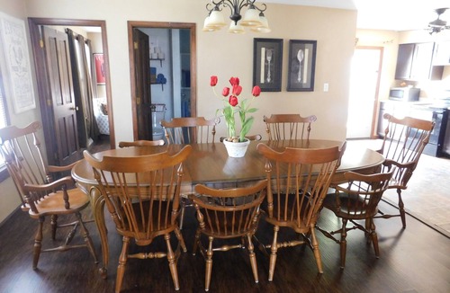 Pekin House | Fit For a Crew With Hot Tub Too-5 bedroom