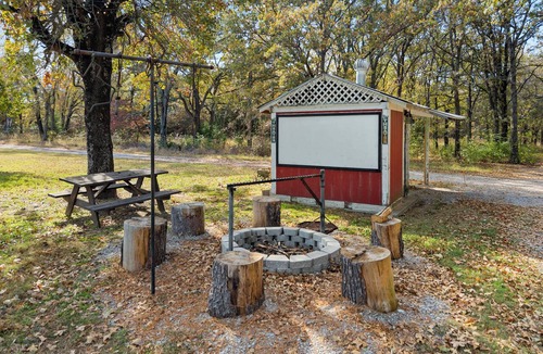 Ardmore House | Fits 16+Next to Lake Murray+Fire Pit+Playground+Wood Burning Stove Fireplace