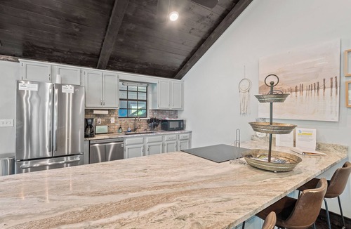 Arley House | Flat Rock Cabin - AMAZING main channel views!