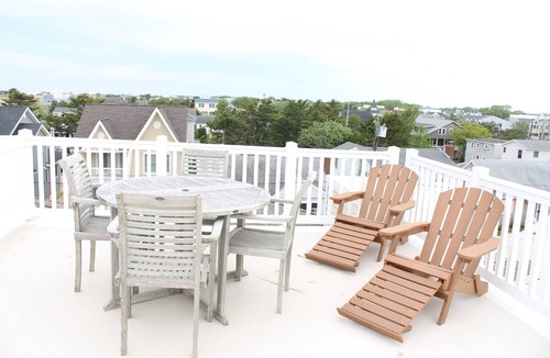 North Beach Haven House | Flexible Good weeks Avail. 6 HOUSES TO BEACH 4 BR 3.5Bath,PingPong,Beach Badges
