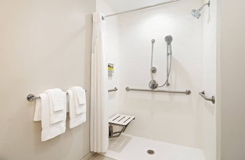 Florence Hotel | Florence Civic King Studio Pool, Gym, Breakfast