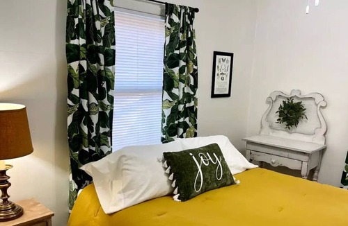 Ellsworth House | Flyover State Living at its Best!