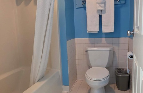 Fontana-on-Geneva Lake Hotel | Fontana Village Inn