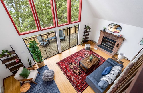 Ridgeway Ski Chalet | Forest 2BR chalet w/hot tub & backyard